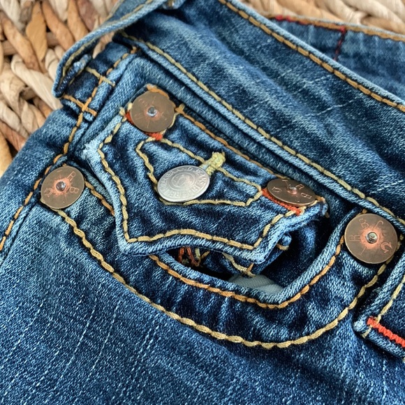 True Religion Rainbow Sophie Cuffed Bermuda - Picture 4 of 11